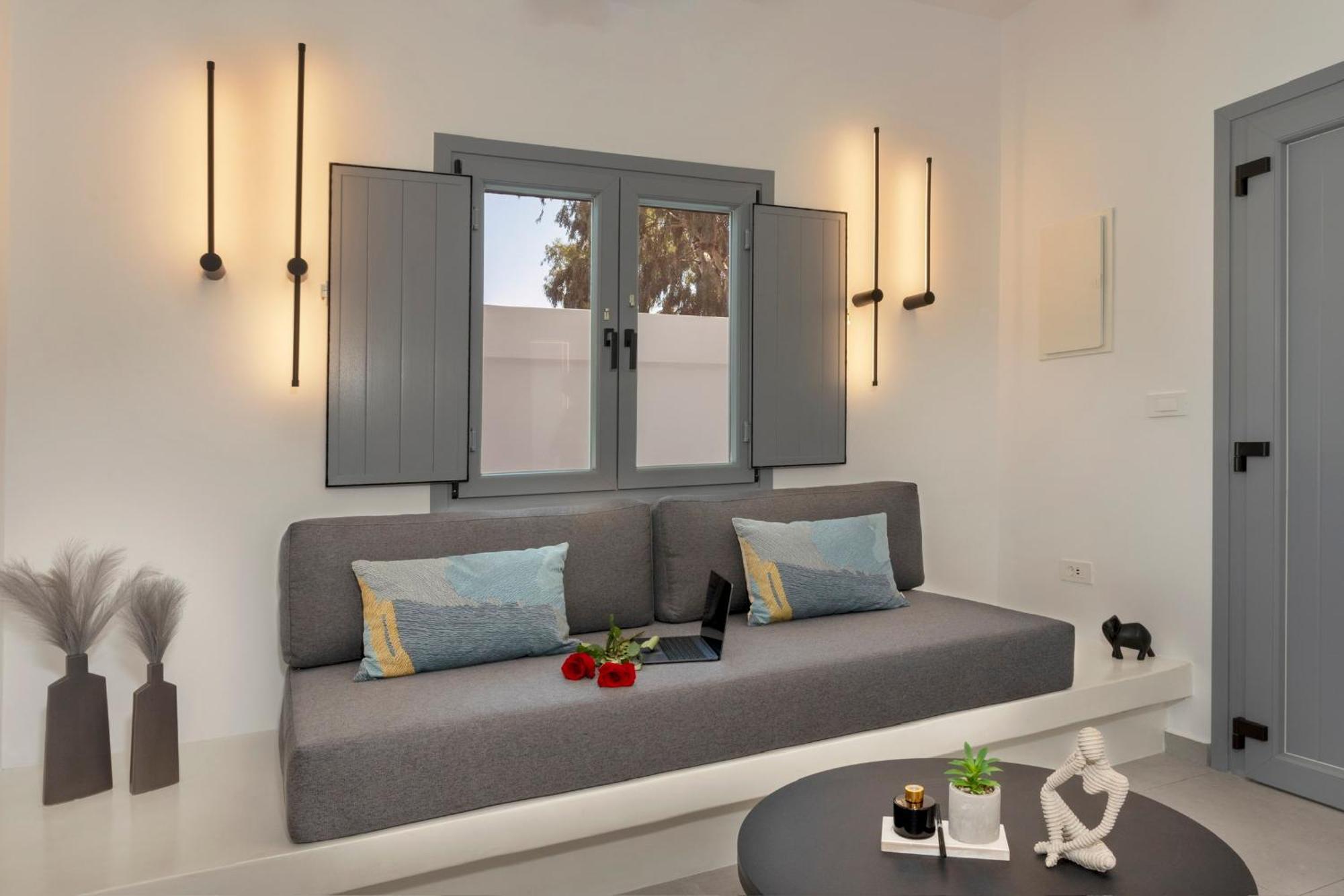 Linea Luxury Suites Fira  Exterior photo